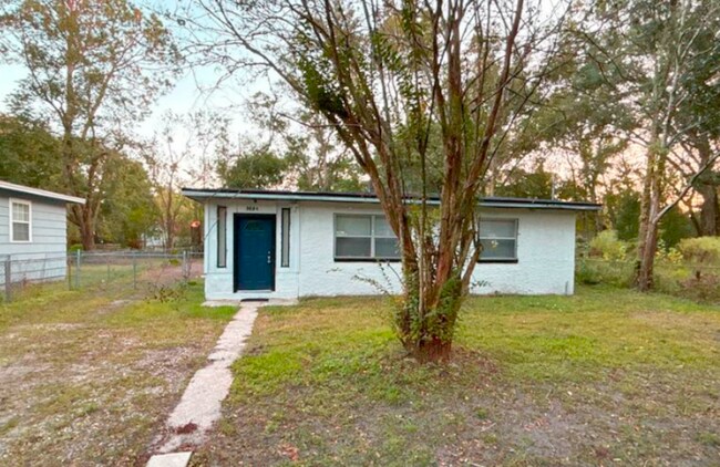 Photo - 3024 W 1st St