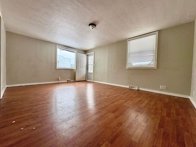 Photo - 919 S 25th St Unidad A Lower