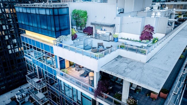 Building Photo - 2Bd/2.5Ba Seattle Penthouse Unit 2