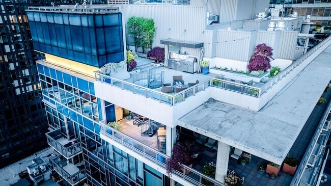 Building Photo - 2Bd/2.5Ba Seattle  Penthouse Unit 2
