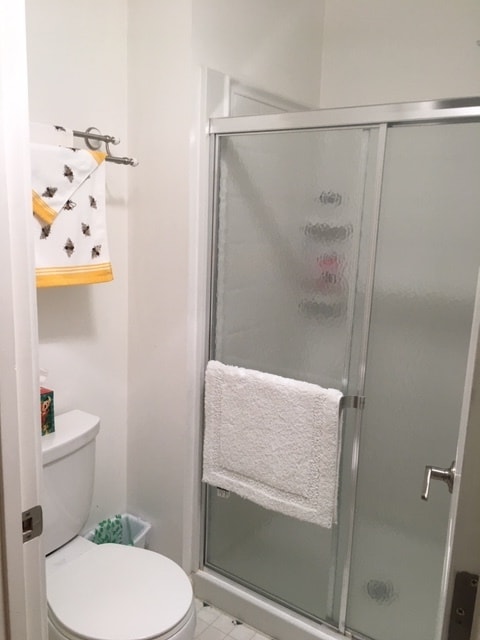 Baño en el nivel inferior - 205 Virginia Ave Unidad Delightful Studio