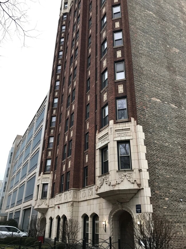 Building Photo - 5346 S Cornell Ave Unit 1404