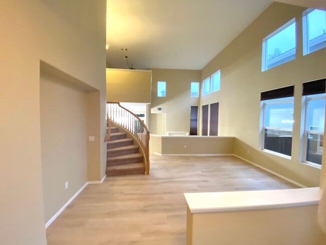 Photo - Spacious 3 Bed 2.5 Bath with a loft Ventura home