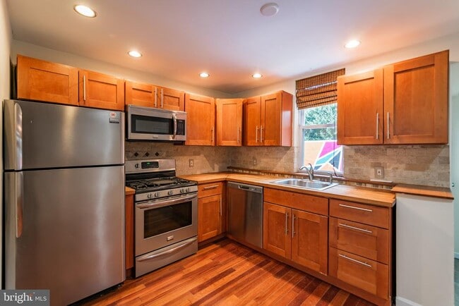 Photo - 211 W Stiles St