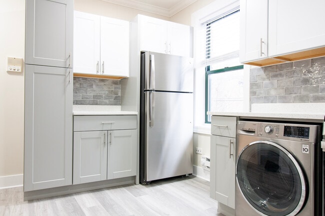 Photo - 3845 N Greenview Unit 1W