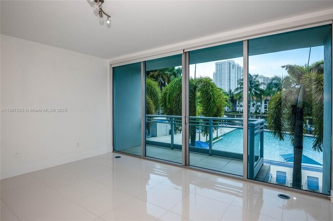 Photo - 2950 NE 188th St Unidad 143