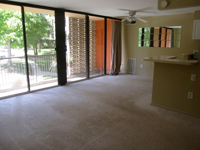 Building Photo - 12 S Van Dorn St Unit 407