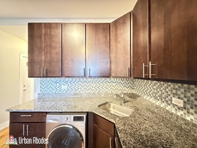 Photo - 2834 N Mildred Ave Unit J06W