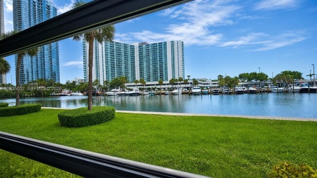 Photo - 220 Kings Point Dr Unidad 105