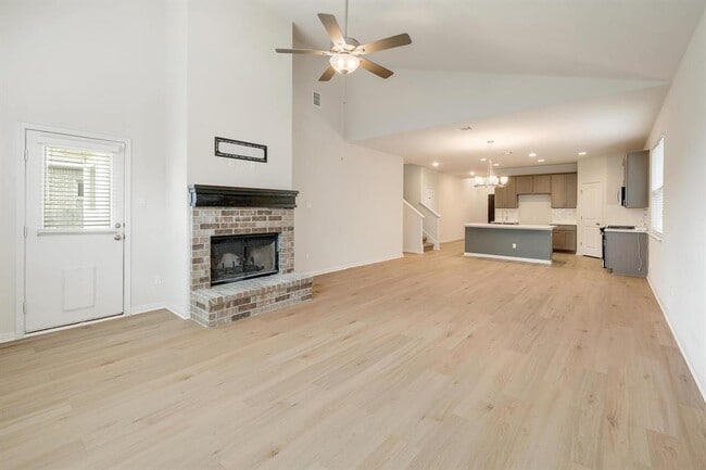 Photo - 308 Castlefields St