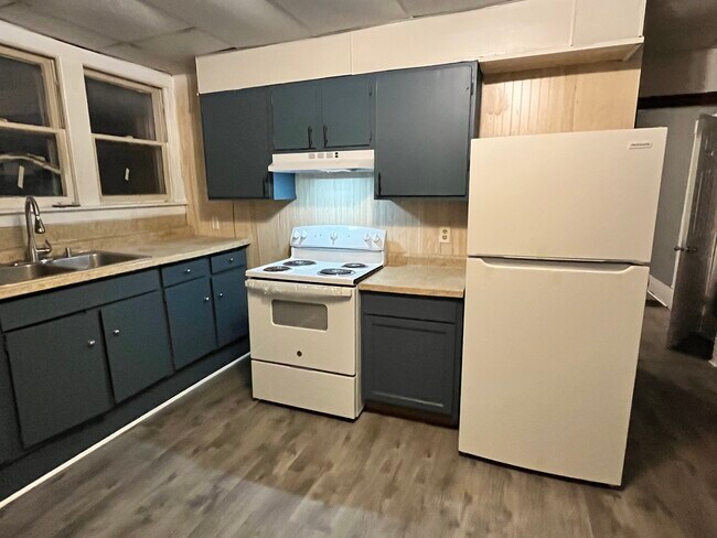 Photo - 629 E Broadway St