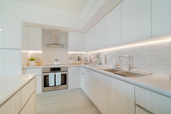 111 SE 1st Ave Unit 514