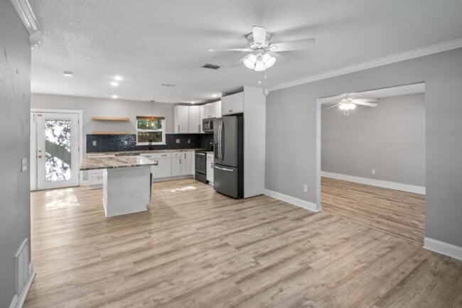 Photo - 501 Dona Ave