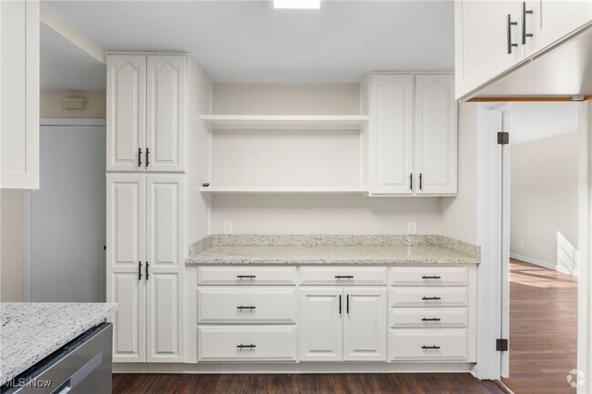 Building Photo - 14001 Shaker Blvd Rental