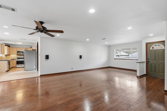 Photo - 5307 Poinciana Dr