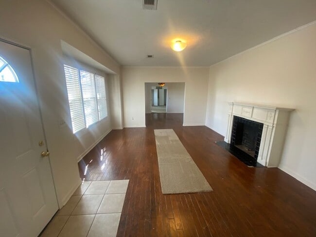 Photo - Large home located at 109 River Park Drive