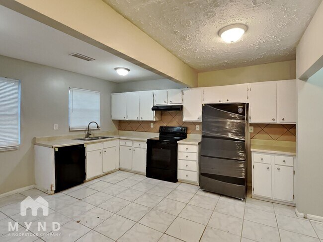 Photo - 450 Fairburn Rd NW