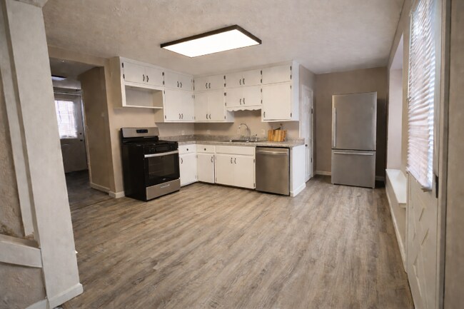 Photo - 108 E Cleveland St