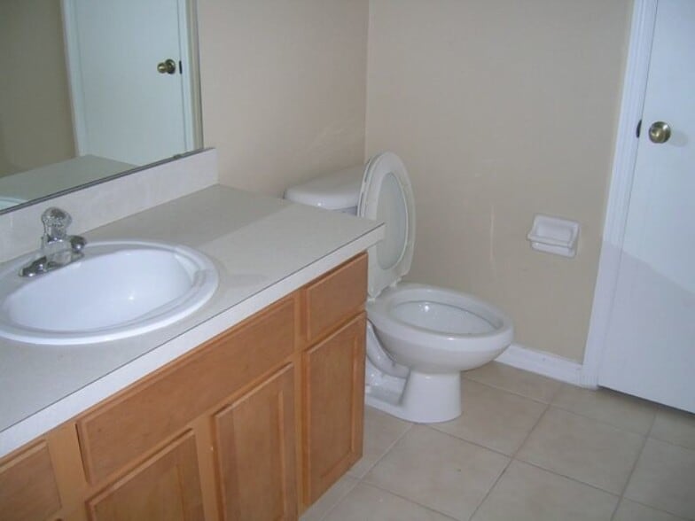 Freshly Painted 3-Bedroom Townhome with Garage and Driveway Parking, in St. Cloud, Florida