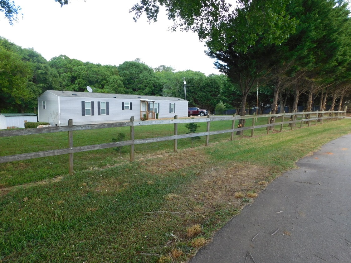 Front View - 112 Donald Dr (Pendleton, SC)