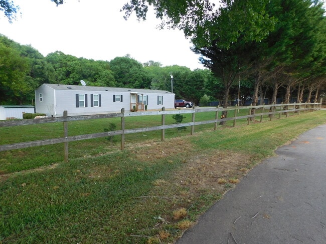 Building Photo - 112 Donald Dr Rental