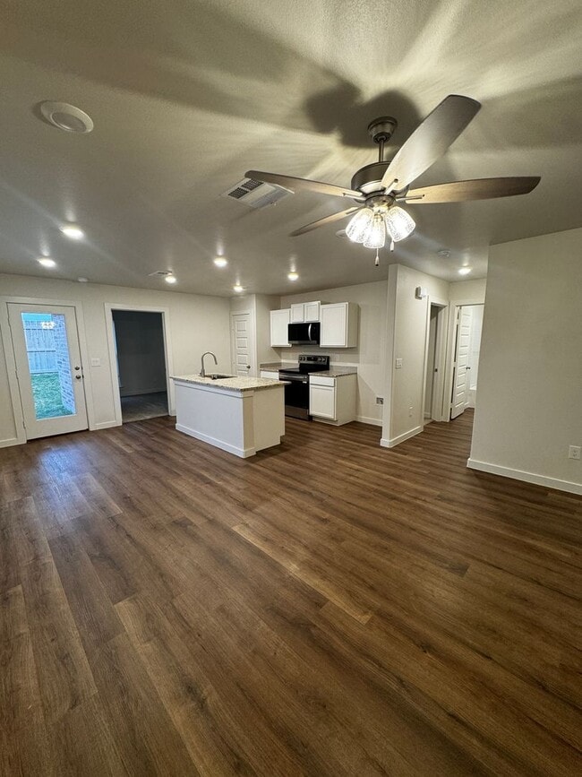 Photo - Located in Homestead!!! Newer Fabulous 3/2/1 CISD