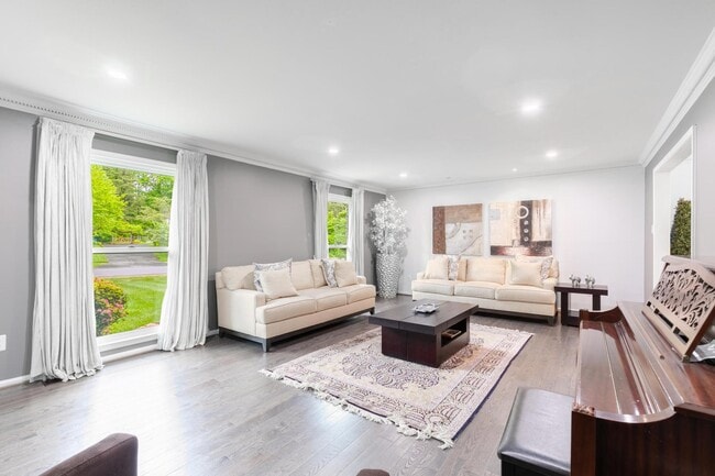 Photo - 820 Ridge Dr