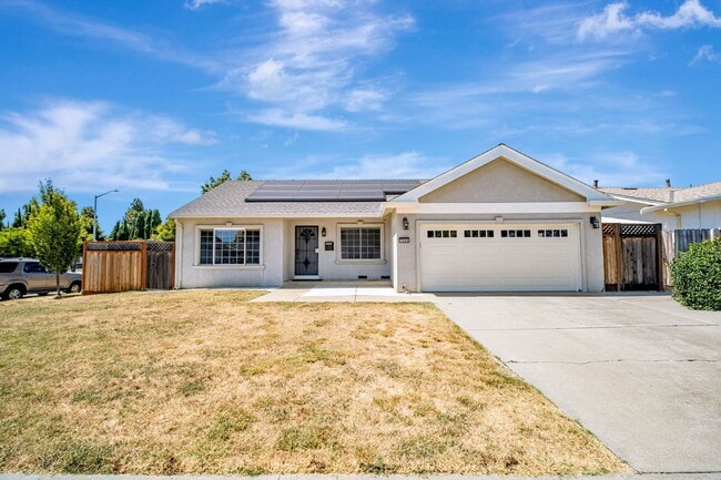 Building Photo - Charming 3BR/2BA Single Family Home for re...