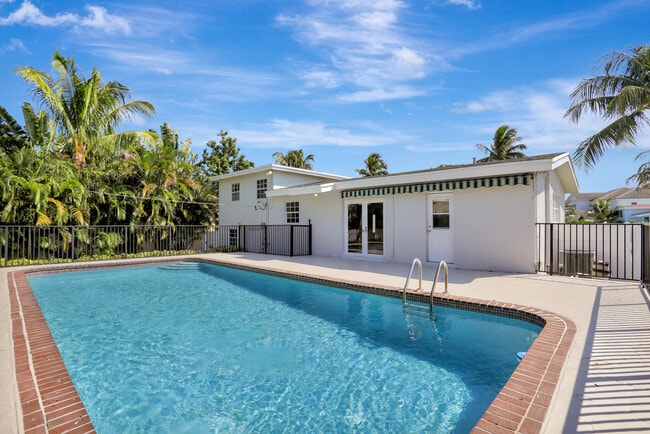 Photo - 455 NE 14th St