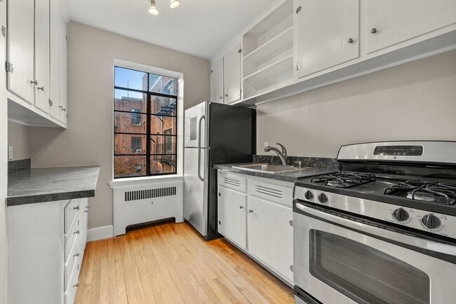 Photo - 97 Strathmore Rd Unit 8