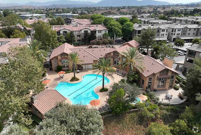 Building Photo - The Fairways at Westridge Rental