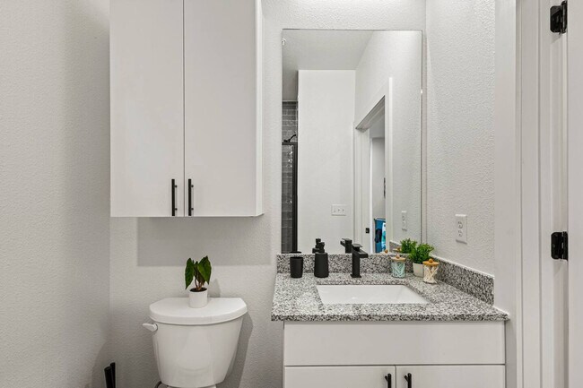 Photo - 596 W 9th St Unit ID1373718P