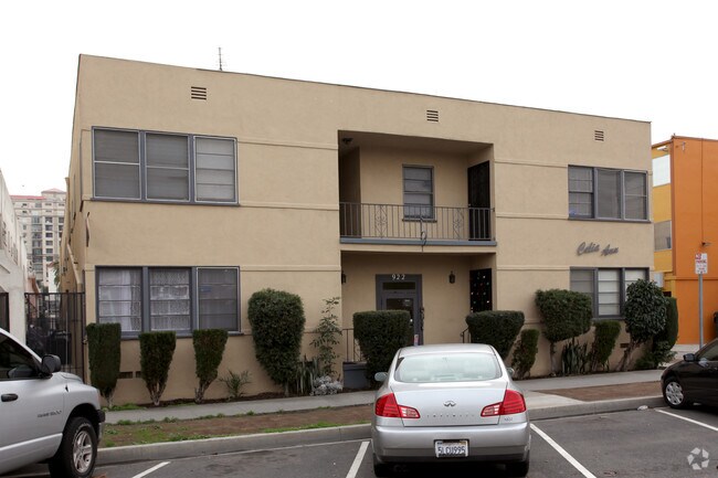 Photo - 922 E. 2nd St.