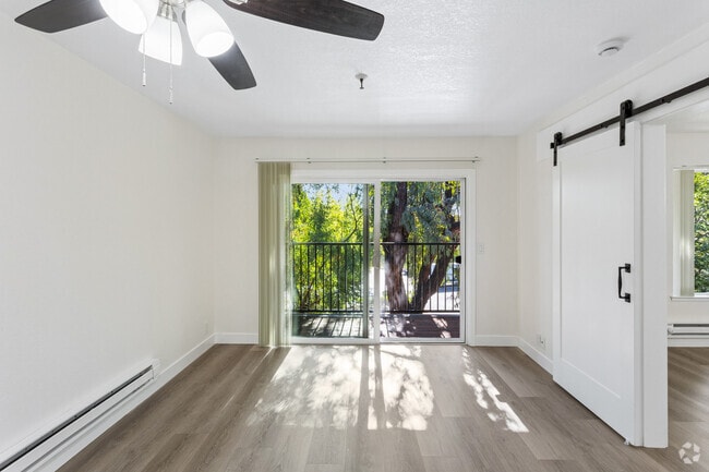 1BR, 1BA - 550SF - Living Room