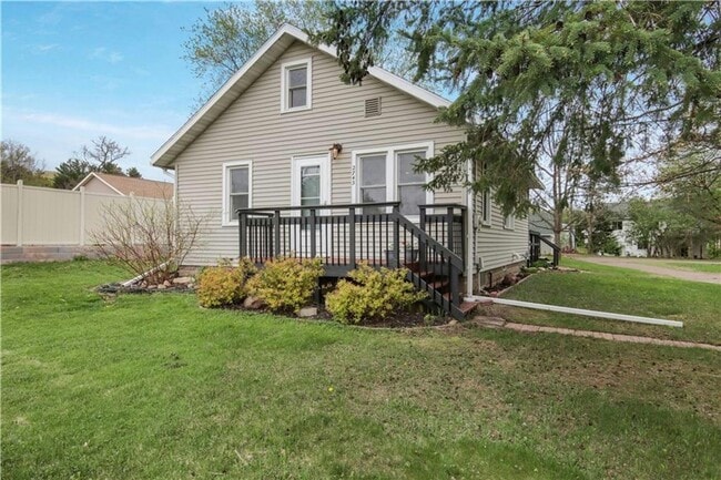 3 Bedroom Single Home on the North Side of... - 3 Bedroom Single Home on the North Side of...