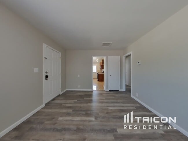 Photo - 1126 W Ovington St