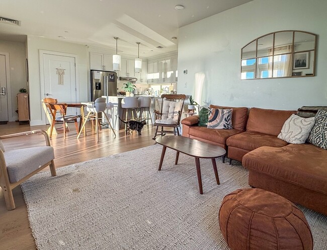 Building Photo - 301 Border St Unit 607