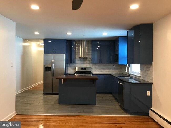 Photo - 212 Robbins St