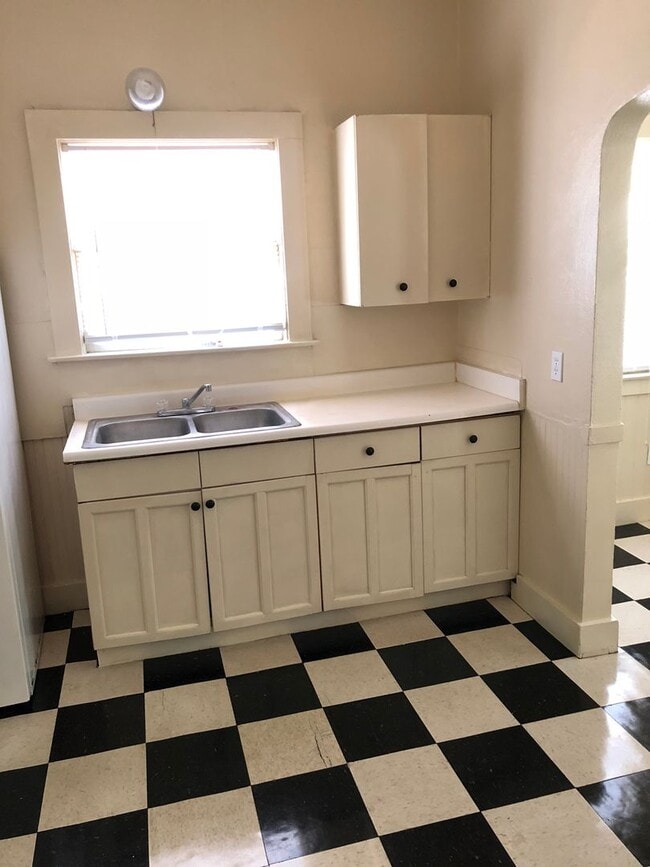 Photo - Adorable 7 bedroom house directly across from Chico State! Available July!