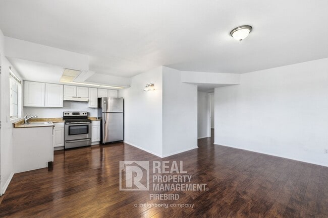 Building Photo - 45 N Phyllis-209 Unit 209