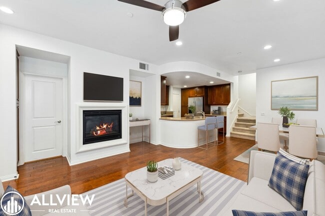 Building Photo - Modern 2 Bed, 2.5 Bath Townhome Available ...