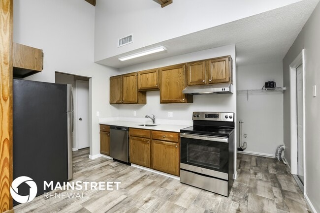 Photo - 689 Fairchild Ave