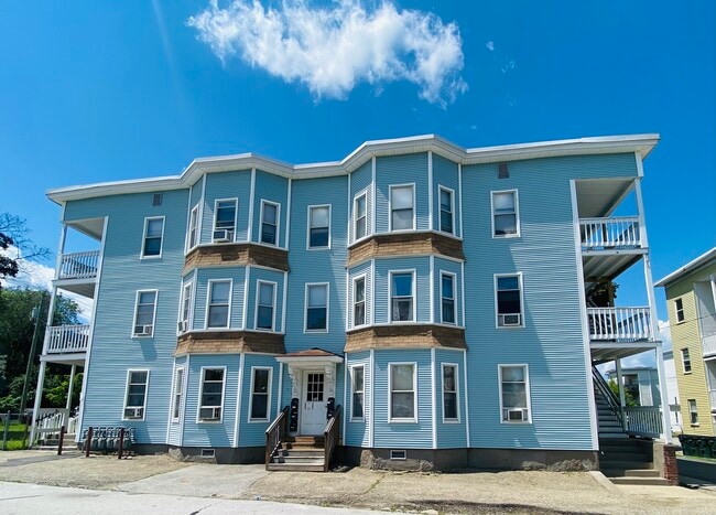 Building Photo - 176 Hall St Rental