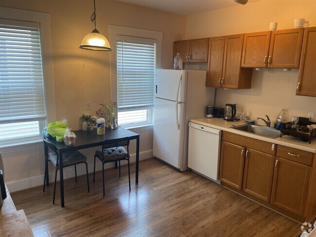 Building Photo - 67 Easton St Unit 3 Rental
