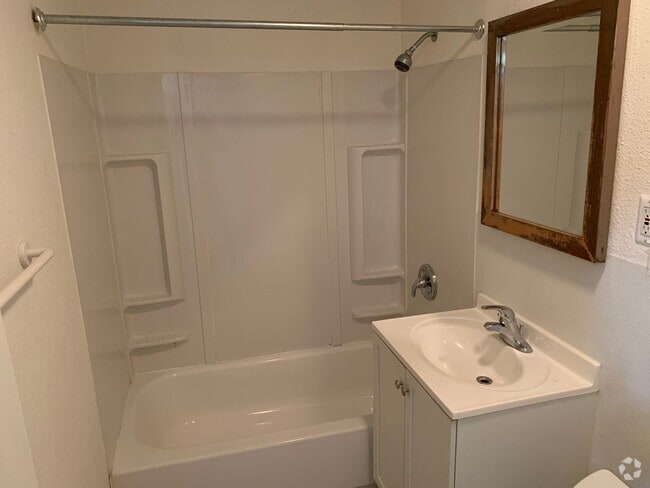 Building Photo - 1130 Pomeroy St Unit 1 Rental