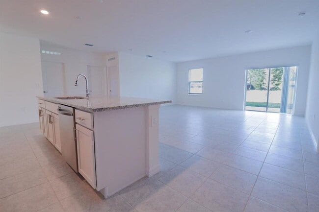 Photo - 2061 SE Mantua St