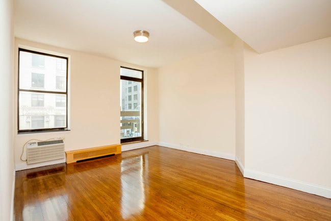 Photo - 455 Park Avenue South