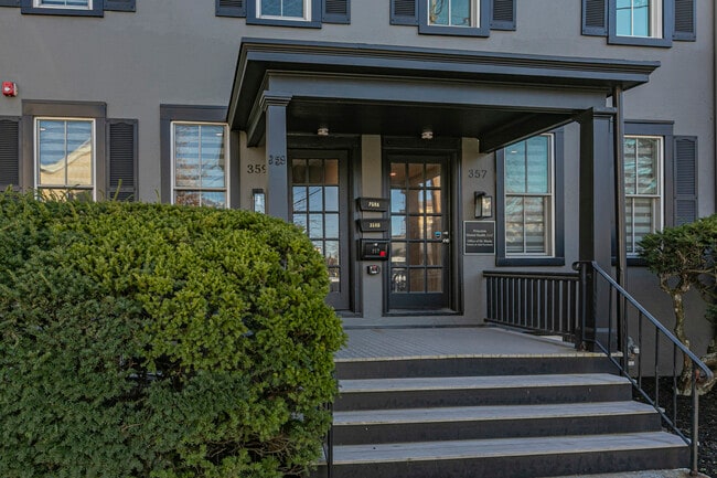 Building Photo - 357-359-359 Nassau St Unit A