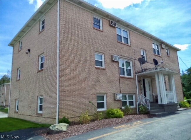 Building Photo - 66 Washington Blvd Unit 4