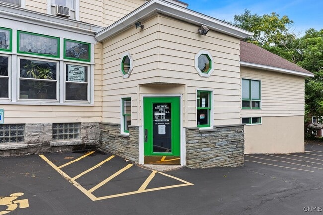 Photo - 1628 W Genesee St